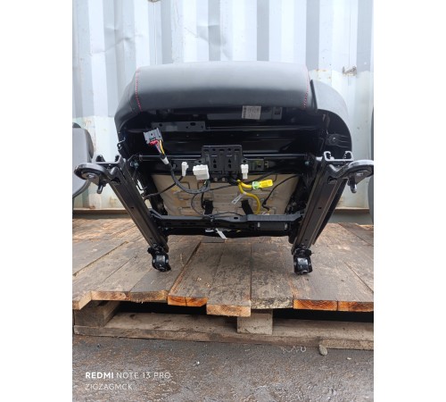 Сиденье переднее левое