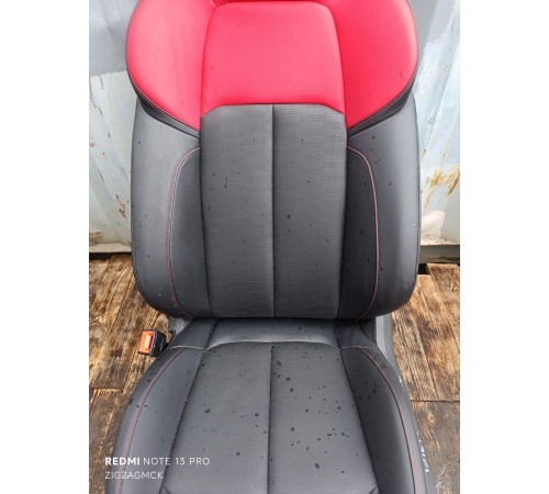 Сиденье переднее левое