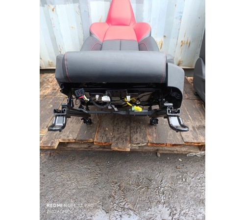 Сиденье переднее левое