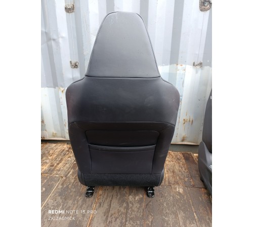 Сиденье переднее левое