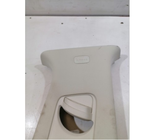 Обшивка центральной стойки правая верхняя