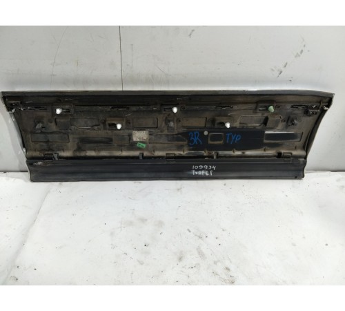 Накладка двери (задняя правая)