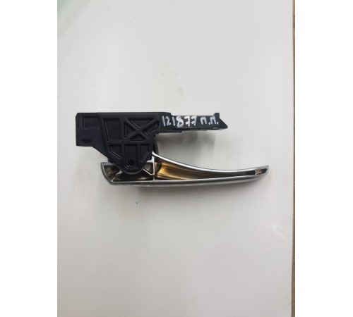 Ручка двери передняя правая внутренняя