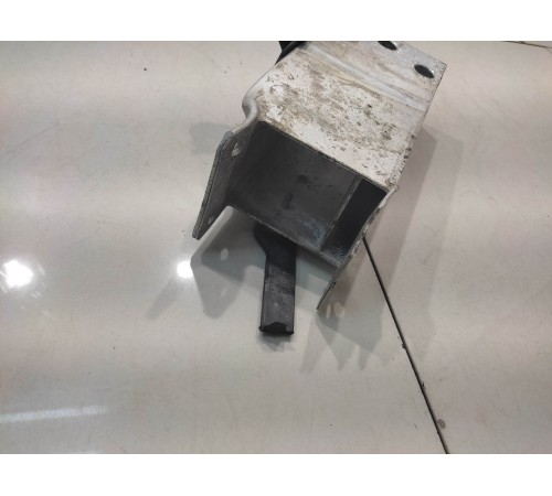 Кронштейн усилителя переднего бампера