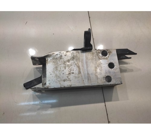 Кронштейн усилителя переднего бампера