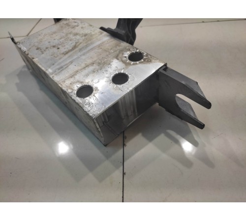 Кронштейн усилителя переднего бампера