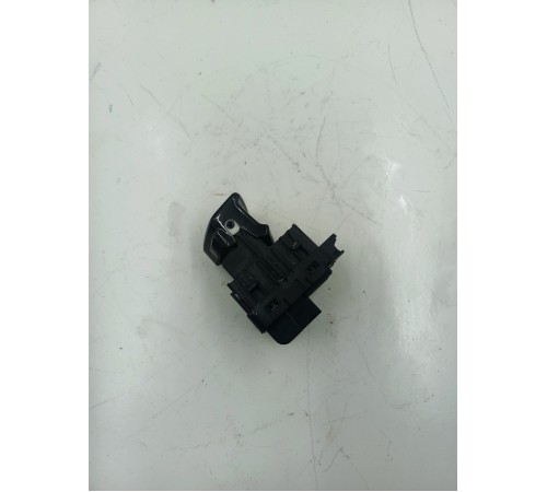 Кнопка включения стояночного тормоза