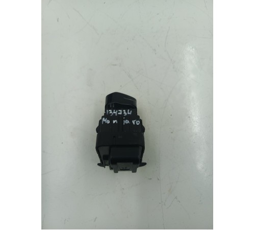 Кнопка включения стояночного тормоза