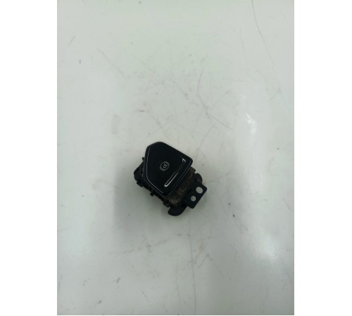 Кнопка включения стояночного тормоза