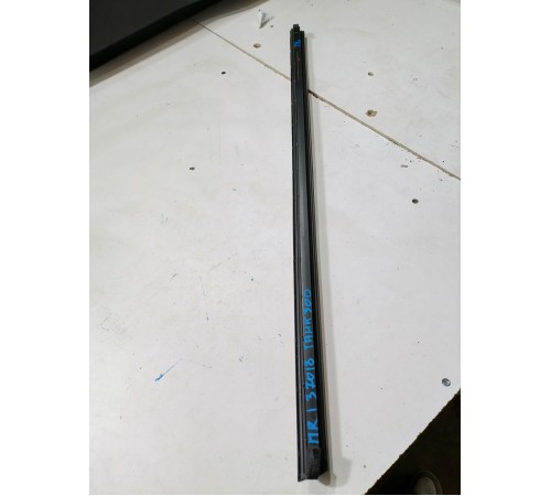 Уплотнитель стекла передний правый внутренний