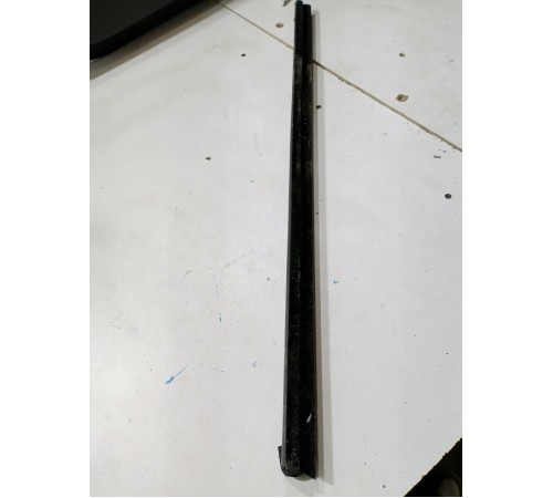 Уплотнитель стекла передний правый внутренний