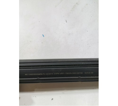 Уплотнитель стекла передний правый внутренний