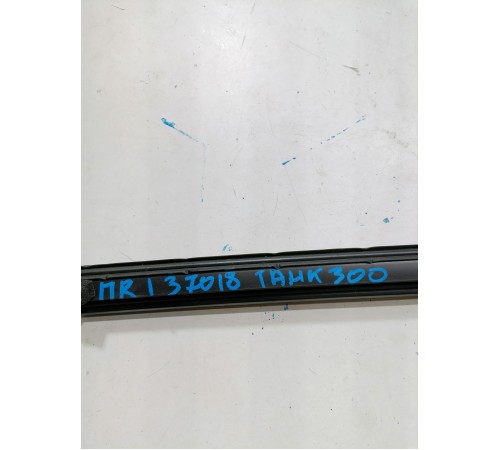 Уплотнитель стекла передний правый внутренний