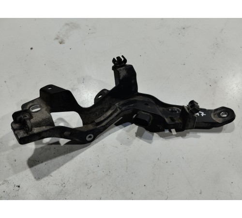 Кронштейн(крепление) подрамника передний правый