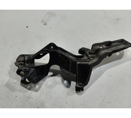 Кронштейн(крепление) подрамника передний правый