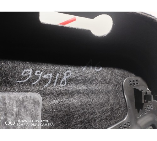 Обшивка крышки багажника