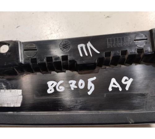 Молдинг двери(передний левый)