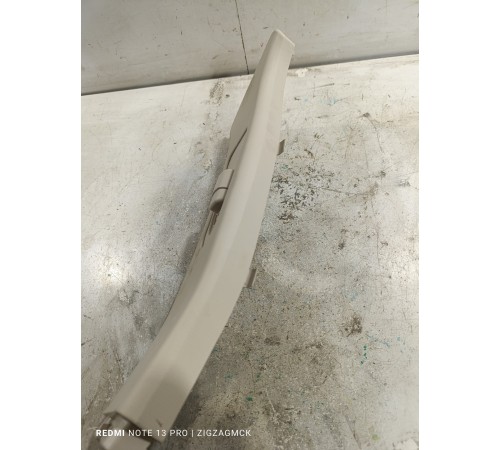 Обшивка центральной стойки правая верхняя