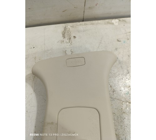 Обшивка центральной стойки правая верхняя