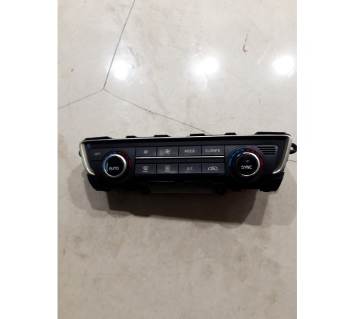 Блок управления климатом(передний)