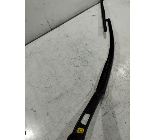 Поводок стеклоочистителя правый