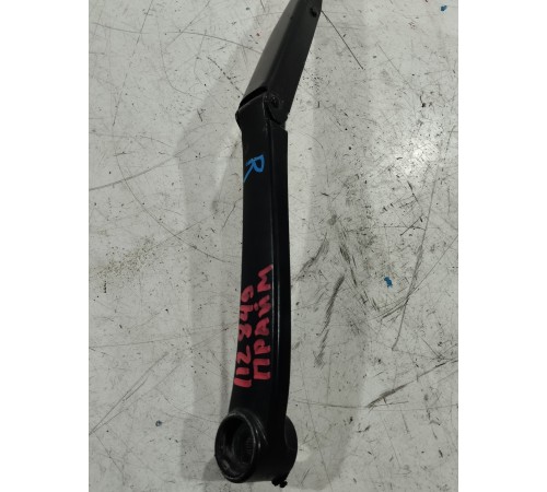 Поводок стеклоочистителя правый