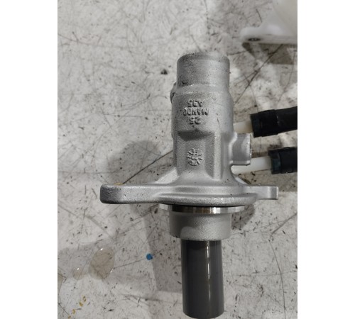 Главный тормозной цилиндр с бачком