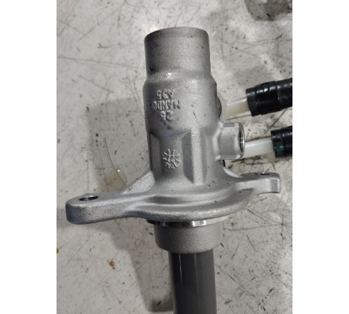 Главный тормозной цилиндр с бачком