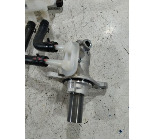 Главный тормозной цилиндр с бачком