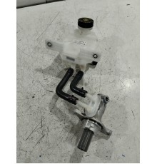 Главный тормозной цилиндр с бачком