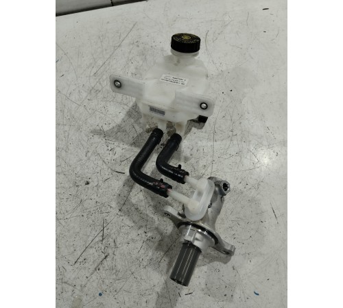 Главный тормозной цилиндр с бачком