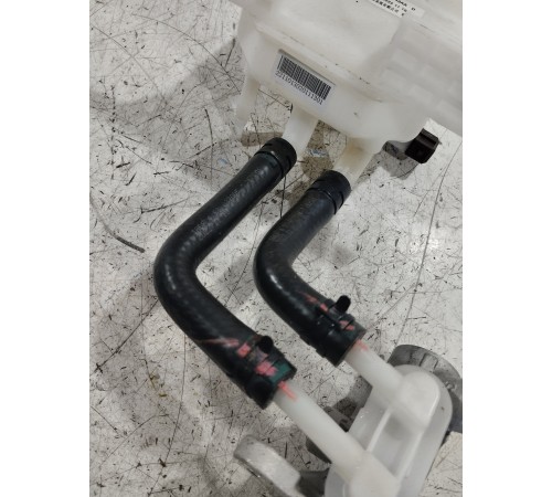 Главный тормозной цилиндр с бачком