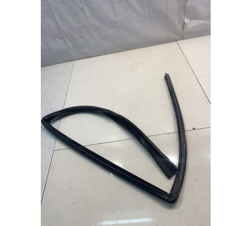 Уплотнитель стекла (задний, правый)