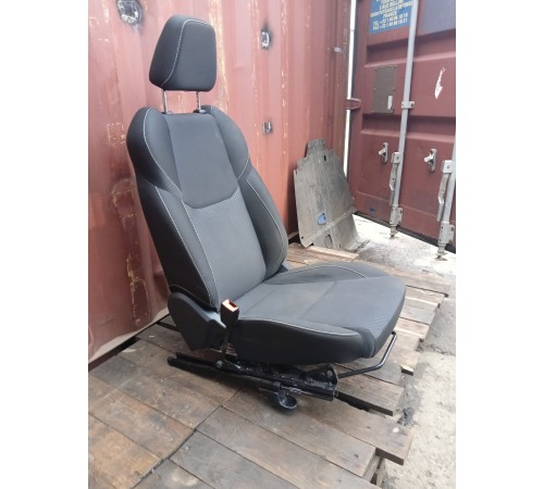 Сиденье переднее левое