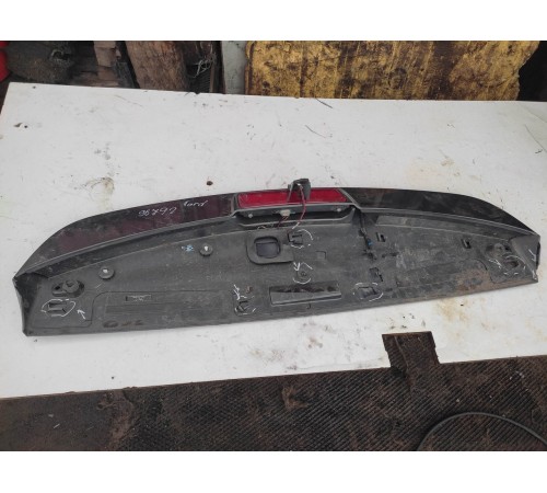 Спойлер крышки багажника