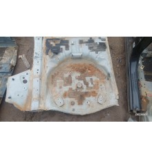 Ниша багажника (запасного колеса)