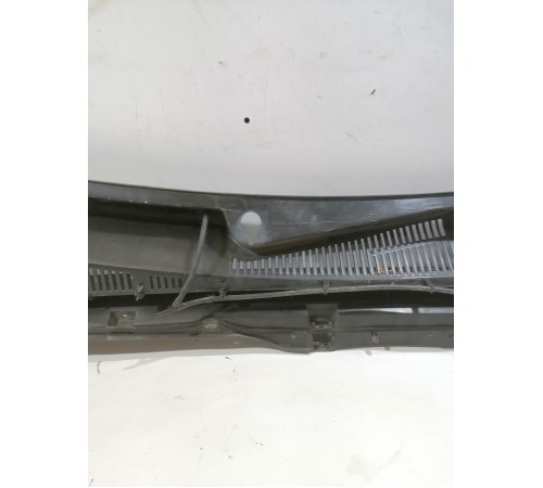 Жабо лобового стекла