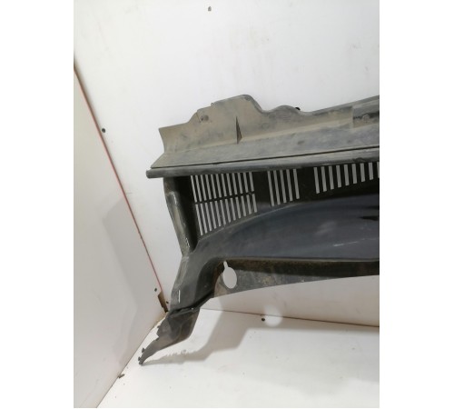 Жабо лобового стекла