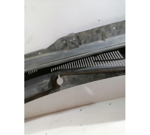 Жабо лобового стекла