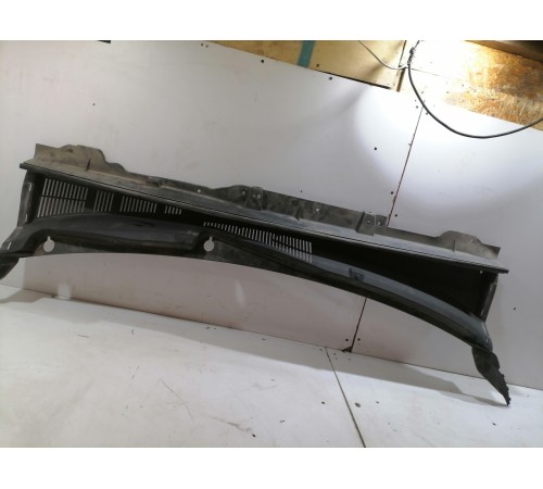 Жабо лобового стекла