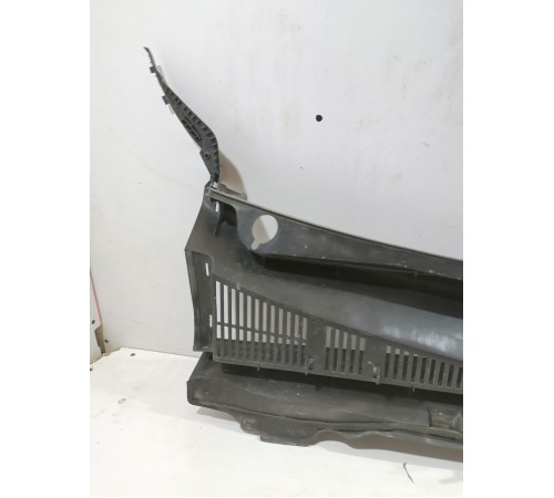 Жабо лобового стекла