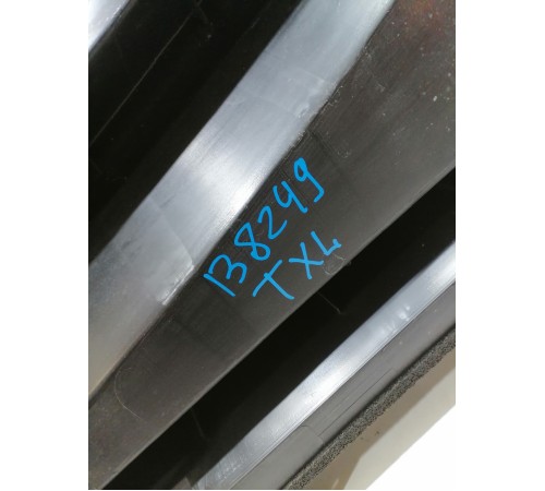 Жабо лобового стекла