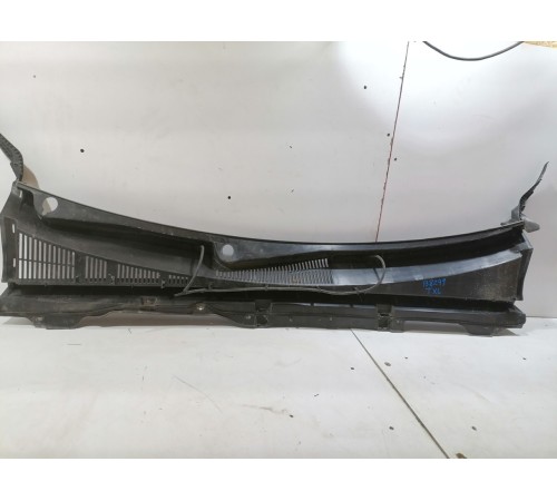 Жабо лобового стекла