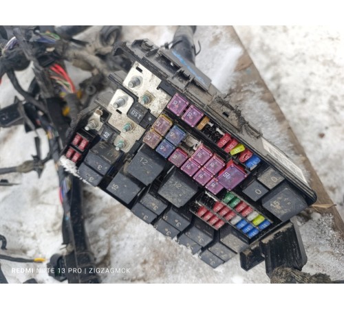 Электропроводка подкапотная с блоком предохранителей