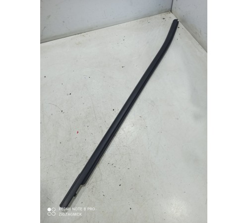 Уплотнитель стекла (передний правый наружный)