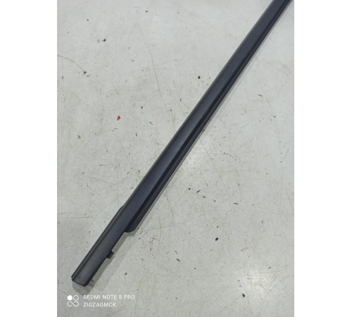 Уплотнитель стекла (передний правый наружный)