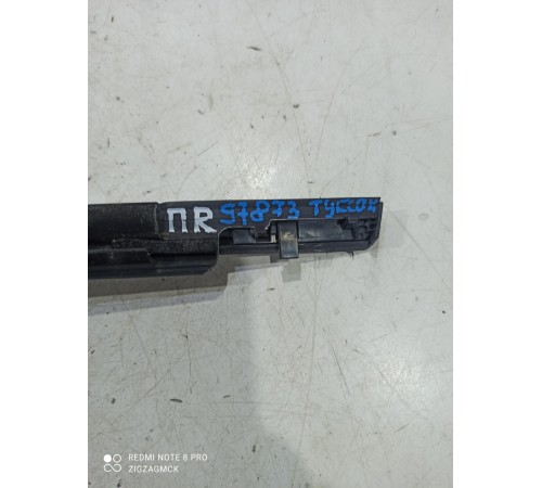 Уплотнитель стекла (передний правый наружный)