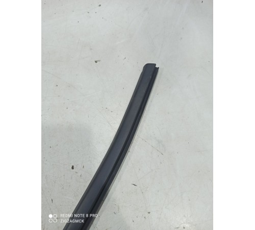 Уплотнитель стекла (передний правый наружный)