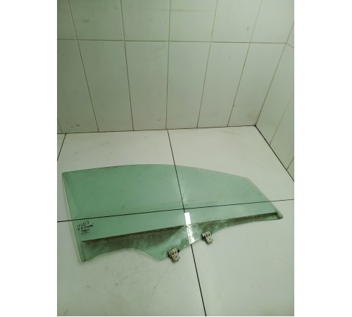 Стекло двери переднее правое