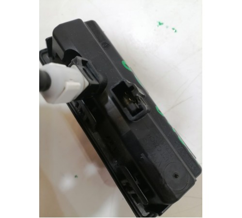 Камера заднего вида с кнопкой открывания багажника